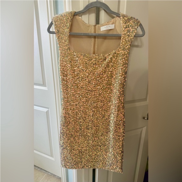 🎁Astr the Label gold sequin dress - Picture 3 of 4